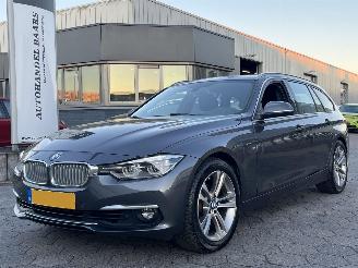 damaged passenger cars BMW 3-serie Touring 320i Luxury Edition 2018/11
