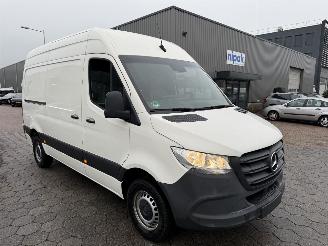krockskadad bil bedrijf Mercedes Sprinter 317 CDI Automaat 2022/11