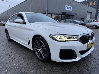 uszkodzony samochody osobowe BMW 5-serie 520i High Executive Edition 2021/1