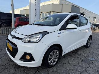 Damaged car Hyundai I-10 1.0i i-Motion Comfort 2015/8