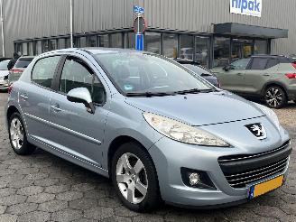 Peugeot 207 1.6 VTi Première picture 3