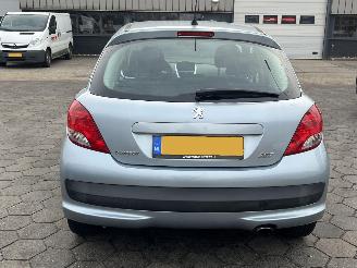 Peugeot 207 1.6 VTi Première picture 5