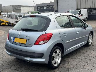 Peugeot 207 1.6 VTi Première picture 4