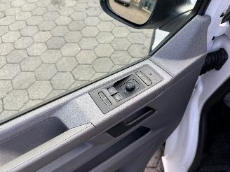 Volkswagen Transporter 2.0 TDI L2H3 32 Comfortline picture 12