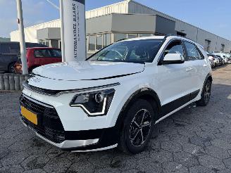 Vaurioauto  passenger cars Kia Niro 1.6 GDi Hybrid DynamicLine 2024/7