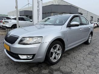 skadebil auto Skoda Octavia 1.2 TSI Greentech Ambition Businessline 2013/7