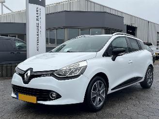 krockskadad bil auto Renault Clio Estate 0.9 TCe Night&Day 2014/11