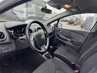 Renault Clio Estate 0.9 TCe Night&Day picture 13