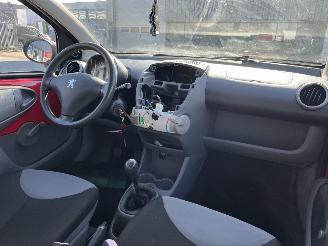 Peugeot 107 1.0-12V XR picture 12