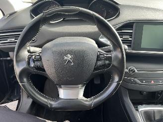 Peugeot 308 SW 1.2 PureTech Blue Lease Executive picture 16