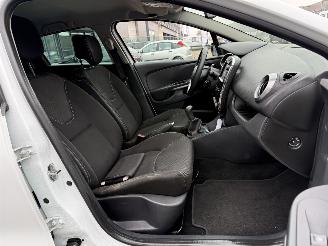 Renault Clio Estate 0.9 TCe Night&Day picture 12