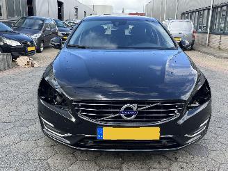 Volvo V-60 2.4 D6 AWD Plug-In Hybrid R-Design picture 2