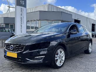 krockskadad bil auto Volvo V-60 2.4 D6 AWD Plug-In Hybrid R-Design 2015/9