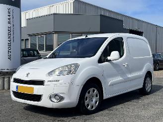 skadebil bedrijf Peugeot Partner 120 1.6 e-HDI L1 Navteq 2014/6