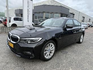 Schadeauto BMW 3-serie 330e Business Edition Plus 2021/10