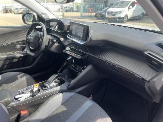 Peugeot e-2008 EV Allure 50 kWh picture 12