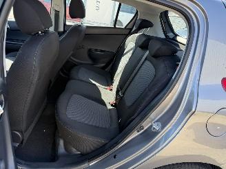 Hyundai I-20 1.2i i-Deal picture 10