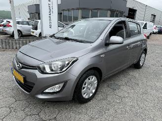 Damaged car Hyundai I-20 1.2i First Edition 2012/8