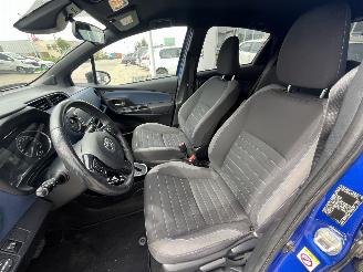 Toyota Yaris 1.5 Hybrid Bi-Tone picture 14