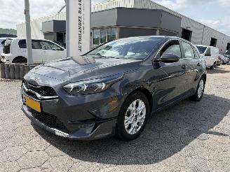 Voiture accidenté Kia Ceed 1.0 T-GDi DynamicLine 2022/9