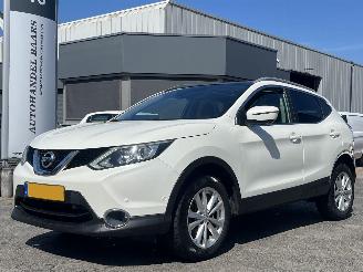 Damaged car Nissan Qashqai 1.6 Tekna 17\" 2016/7