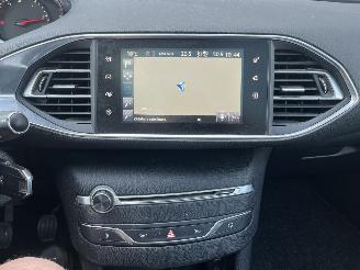 Peugeot 308 SW 1.6 BlueHDI Blue Lease Executive Pack picture 18