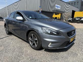 Volvo V-40 2.0 D2 R-Design Business picture 3