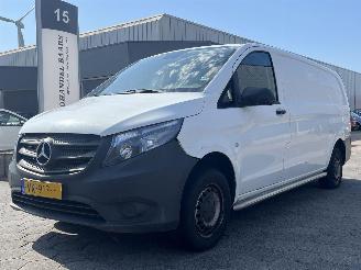 krockskadad bil bedrijf Mercedes Vito 111 CDI Functional Extra Lang 2015/10