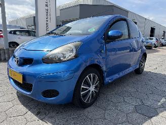Vaurioauto  passenger cars Toyota Aygo 1.0-12V Dynamic Navigator 2011/10