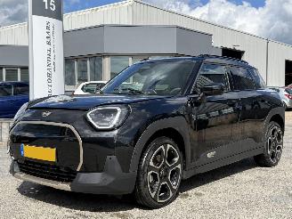 krockskadad bil auto Mini Aceman E Favoured M 42.5 kWh 2025/9