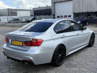BMW 3-serie 320i Executive picture 4