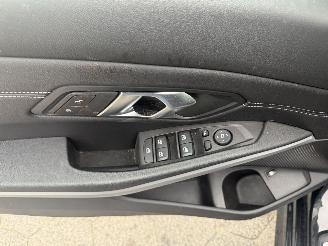 BMW 3-serie 330e M picture 15