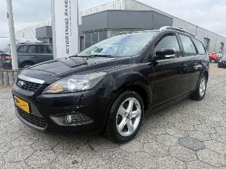 Damaged car Ford Focus Wagon 1.6 Comfort 2010/6