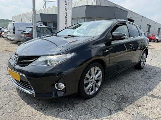 damaged passenger cars Toyota Auris 1.8 Hybrid AUTOMAAT 2013/4