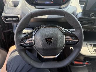 Peugeot e-Partner 136 L2 50 kWh picture 15