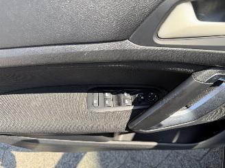 Peugeot 308 SW 1.6 BlueHDI Blue Lease Executive picture 17