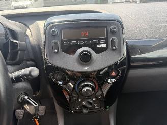 Peugeot 108 1.0 e-VTi Envy picture 19