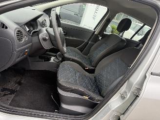 Renault Clio 1.2-16V Authentique picture 12