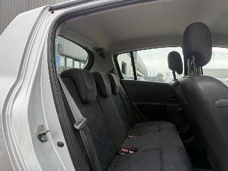 Renault Clio 1.2-16V Authentique picture 16