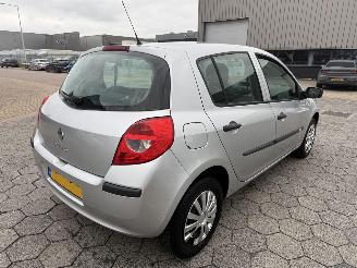 Renault Clio 1.2-16V Authentique picture 4
