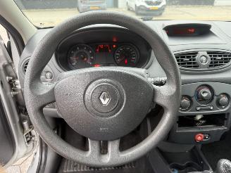 Renault Clio 1.2-16V Authentique picture 20