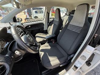 Volkswagen Up! 1.0 BMT move up! picture 14