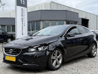 Vaurioauto  passenger cars Volvo V-40 1.6 T3 Momentum 2012/8