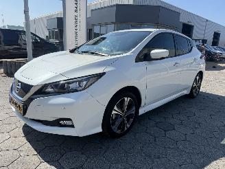 damaged passenger cars Nissan Leaf Tekna 40 kWh 2021/3