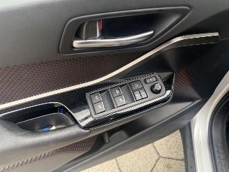 Toyota CH-R 1.8 Hybrid Premium picture 16