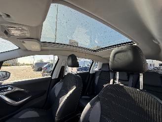 Peugeot 2008 1.2 PureTech Allure picture 16