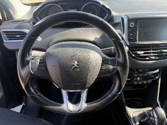 Peugeot 2008 1.2 PureTech Allure picture 18