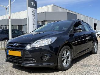 krockskadad bil auto Ford Focus 1.0 EcoBoost Edition 2014/4