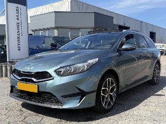 krockskadad bil auto Kia Ceed Sportswagon 1.5 T-GDi ExecutiveLine 2023/1