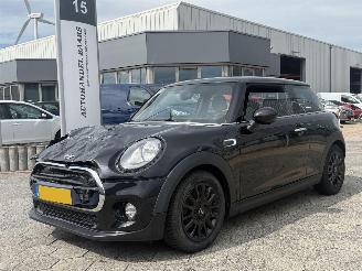 krockskadad bil auto Mini Cooper 1.5 Cooper Business 2016/12